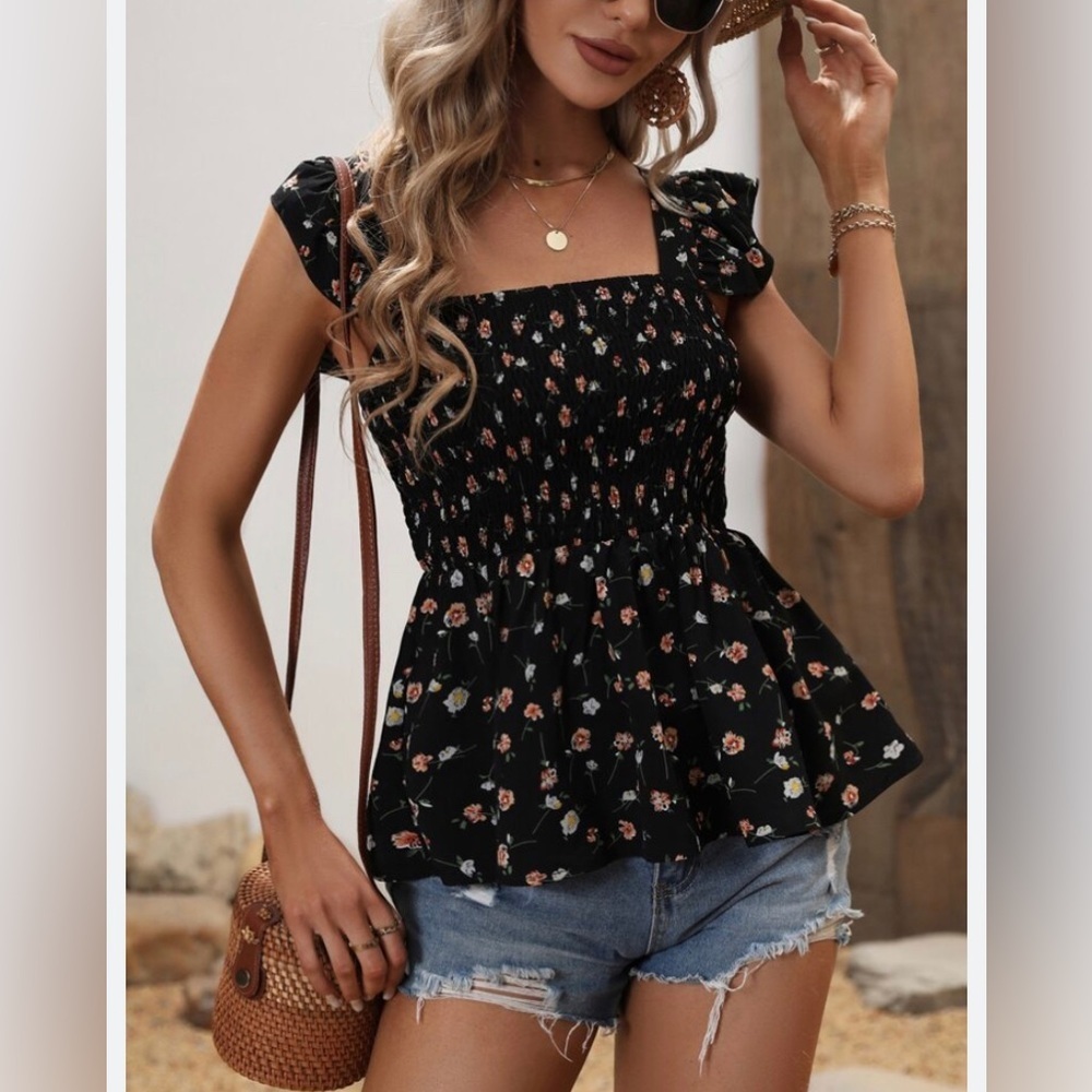Women’s black floral shirt sleeve blouse, medium​​